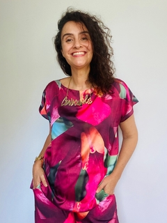 Camiseta Kaftan Cetim Orquídea Vermelho na internet