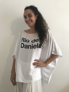 Camiseta Maxi Morcego Cetim Rio de Daniela