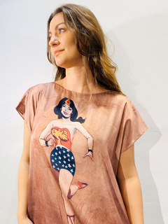 Camiseta Kaftan Cetim Mulher Maravilha Nude - buy online