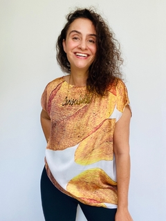 Camiseta Kaftan Cetim Folhas Douradas - comprar online
