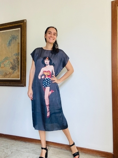 Vestido Curto Kaftan Cetim Mulher Maravilha - ALESSA