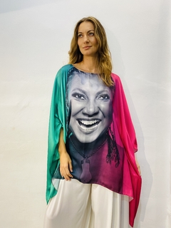 Camiseta Maxi Cetim Alcione Degradê Verde e Rosa - comprar online