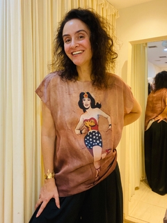 Camiseta Kaftan Cetim Mulher Maravilha Nude