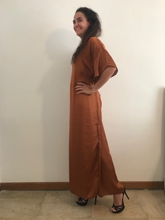 Vestido Longo Asa Rolotê Cetim Ferrugem - comprar online