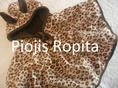 Capa polar animal print con orejas