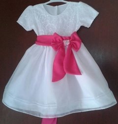 Vestido blanco de encaje de fiesta bautismo casamiento con lazo fucsia y moño