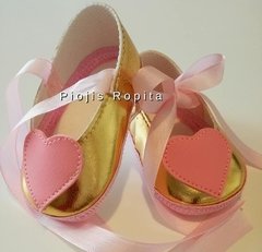 Zapatitos guillermina bautismo fiesta doradas en eco cuero con corazon y lazo rosa - tienda online