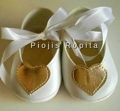 Zapatitos guillermina bautismo fiesta doradas en eco cuero con corazon y lazo rosa - Piojis Ropita Importada