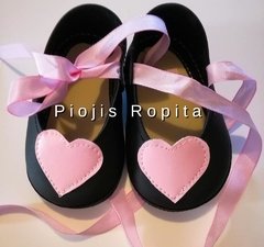 Zapatitos guillermina bautismo fiesta negro en eco cuero con corazon y lazo rosa - tienda online