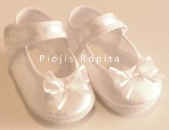 Imagen de zapatitos guillermina de raso blancos para bautismo fiesta casamiento