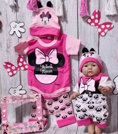 Set ajuar 3p de minnie mouse body manga corta bermuda y gorro o babero