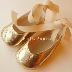 Zapatitos guillermina bautismo fiesta en eco cuero dorado con corazon y lazo de raso en internet