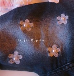 Set de jean con flores bordadas y perlas remera con broderie y torerita importada