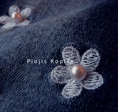 Set de jean con flores bordadas y perlas remera con broderie y torerita importada - comprar online