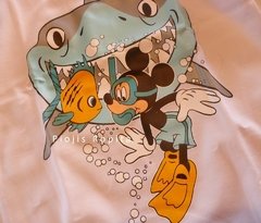 Remera mickey mouse con tiburon manga corta - comprar online