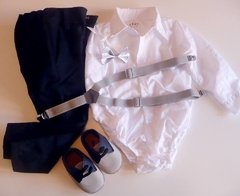 Imagen de Set conjunto traje bautismo pantalon body camisa blanco zapatos moño y tiradores