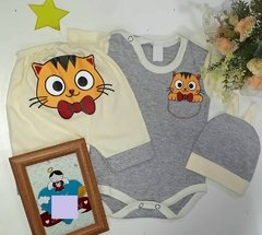 Set Conjunto ajuar de gatito para regalo de nacimiento body babucha y gorro con orejas gris