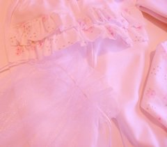 Set ajuar 4p bata blanco con rosa pantalon con volado guantes mitones y gorrito - tienda online