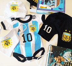 Set Conjunto de argentina body manga corta bermuda short y babero bandana o gorrito tambien regalo de nacimiento