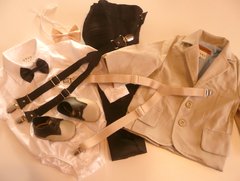 Imagen de Set conjunto traje bautismo pantalon negro body camisa blazer beige zapatos moño y tiradores