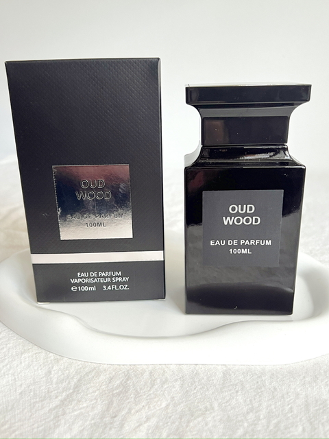 Perfume de hombre "oud wood tom ford" IMITACION