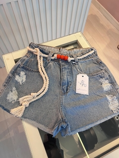 short jeans claro c cordao cru