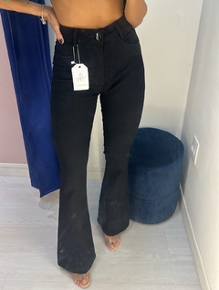 calça flare preta 03