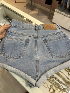 short lavagem media premium franja strass