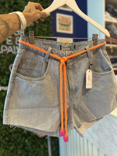 short plus cordão laranja