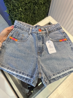 short abanhado c detalhe crochê