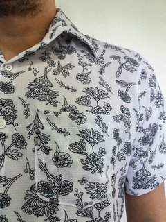 Camisa Branca Estampada Floral Manga Curta Florida - Pronta! na internet