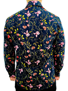 camisa preta floral