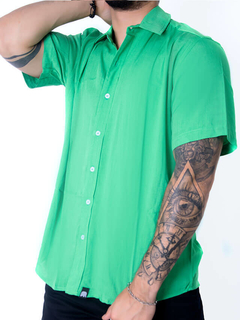 camisa verde masculina