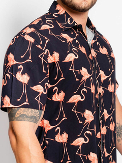 camisa estampa de flamingo