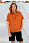 camisa laranja masculina