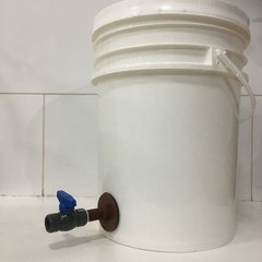 Balde Blanco Canilla Y Airlock Fermentador Cerveza Artesanal - comprar online