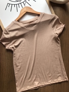 Remera básica cuello redondo - pipashowroom