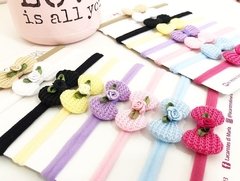 Mini lacinho em crochet com florzinha em rococó - loja online