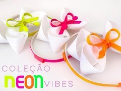 Lacinho Bela com mini lacinho neon verniz