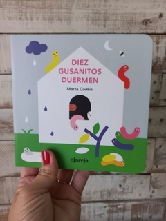 Diez gusanitos duermen