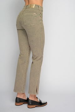 Recto clásico RIN con tajo y tachas militar (J5703) - Moravia Jeans