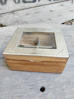 Caja Té x 4 div tapa alpaca y vidrio-madera lustrada)