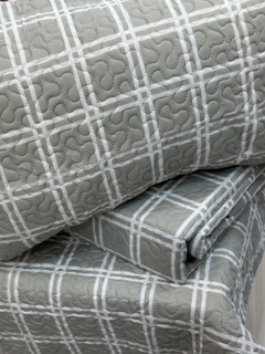 Cover Quilt Labrado LINE | Doble Faz y 2 Fundas de almohada | 2 1/2 Plaza - QUEEN Size