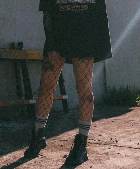 Short negro con medias de red cheap