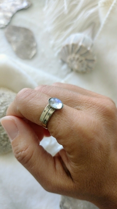 Anillo Piedra de la Luna Adularia (alpaca regulable) - Trama