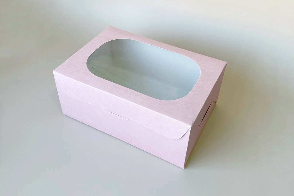 Caja de carton vacia de color rosa liso