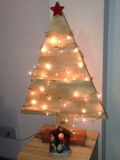 Arbol De Navidad En Madera. en internet