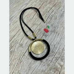 Colar Oração Pai Nosso Medalhão Dourado na internet