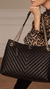 The victoria shoulder tote in signature - loja online