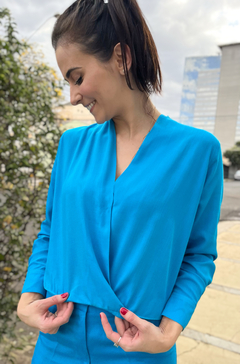 camisa transpasse viscose - azul turquesa - viviane guerreiro